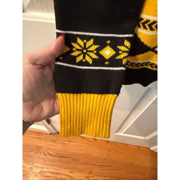 NFL Team Apparel Pittsburgh Steelers Black & Yellow Snowflake V-Neck Sweater sz - Picture 6 of 8